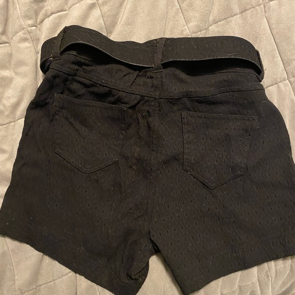 Women’s Black size 10 stretchy shorts - Picture 3 of 4
